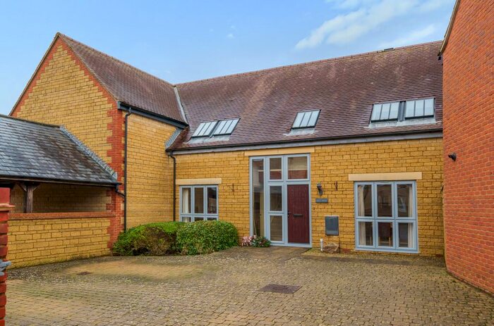 4 Bedroom Detached House For Sale In Manor Farm Court, Purton Stoke, Wiltshire, SN5