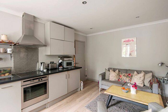 1 Bedroom Flat For Sale In Norland Square, Holland Park, London, W11