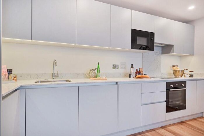 2 Bedroom Flat For Sale In Church Grove, Kingston Upon Thames, KT1