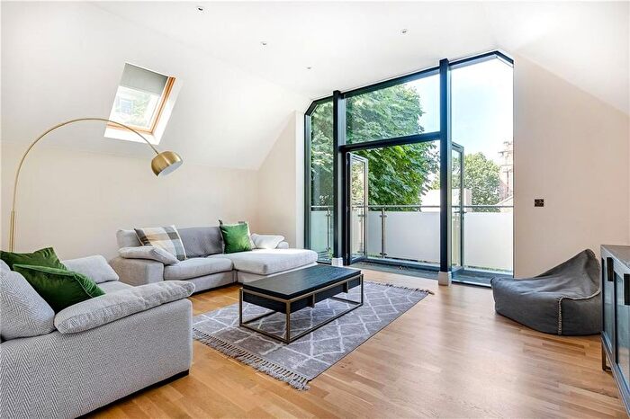 1 Bedroom Flat To Rent In The Mill House, Shepherds Bush, London, W6