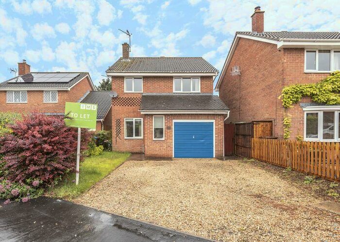 3 Bedroom Detached House To Rent In Lyneham Road, Bicester, OX26