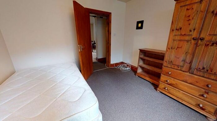 2 Bedroom Flat To Rent In Kensington Terrace, Hyde Park, Leeds, LS6