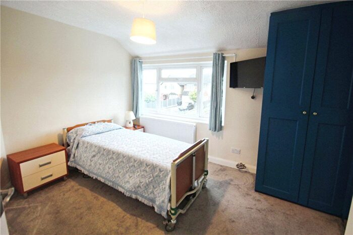 2 Bedroom End Of Terrace House To Rent In Marsh Lane, Addlestone, Surrey, KT15