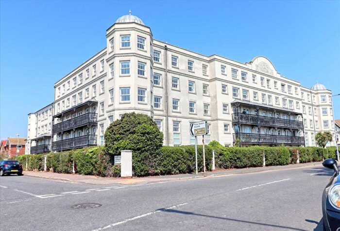 2 Bedroom Flat For Sale In Imperial Court, Clacton On Sea, CO15