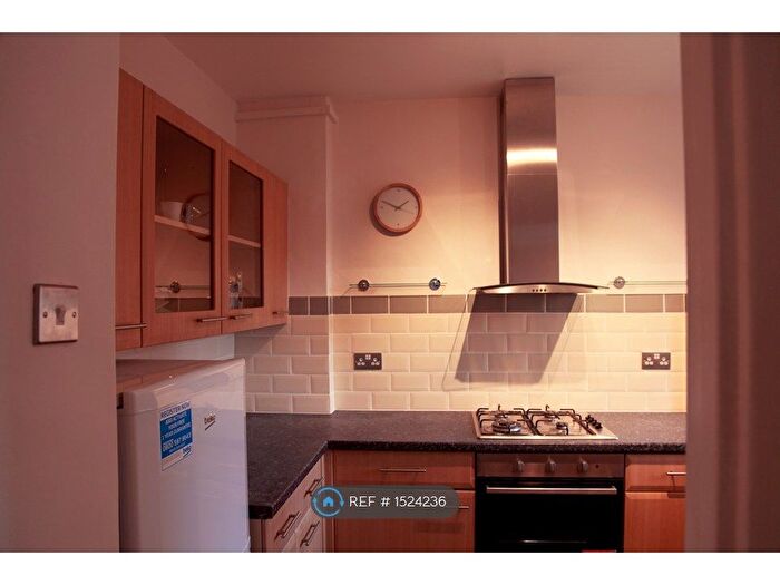 1 Bedroom Flat To Rent In Rosebery House, London, E2