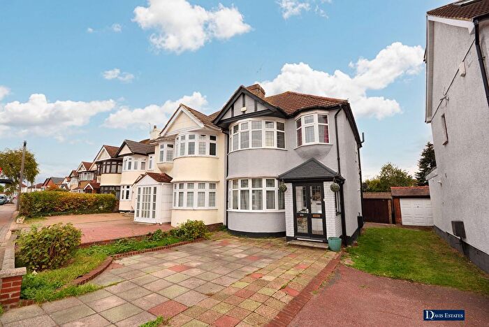 3 Bedroom Semi-Detached House For Sale In Upper Brentwood Road, Gidea Park, Romford, RM2