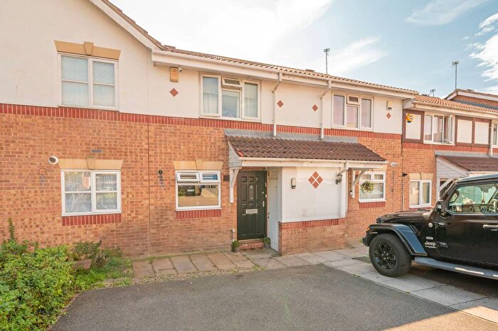 2 Bedroom Property To Rent In Brancaster Drive, Mill Hill, London, NW7