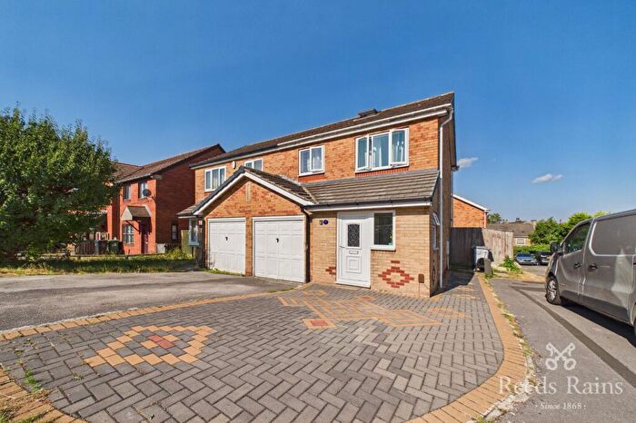 3 Bedroom Semi-Detached House For Sale In Horse Bank Drive, Lockwood, Huddersfield, West Yorkshire, HD4