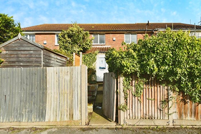 3 Bedroom Terraced House For Sale In Findon Road, Brighton, BN2