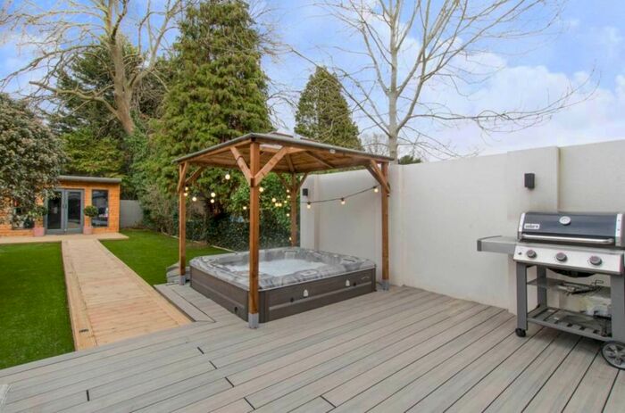 4 Bedroom Semi-Detached House To Rent In Le May Avenue, London SE12