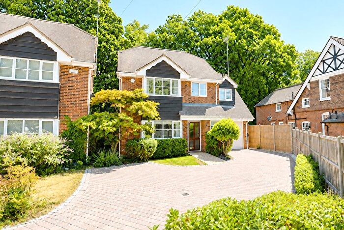 4 Bedroom Detached House For Sale In Maple Close, Sandhurst, GU47