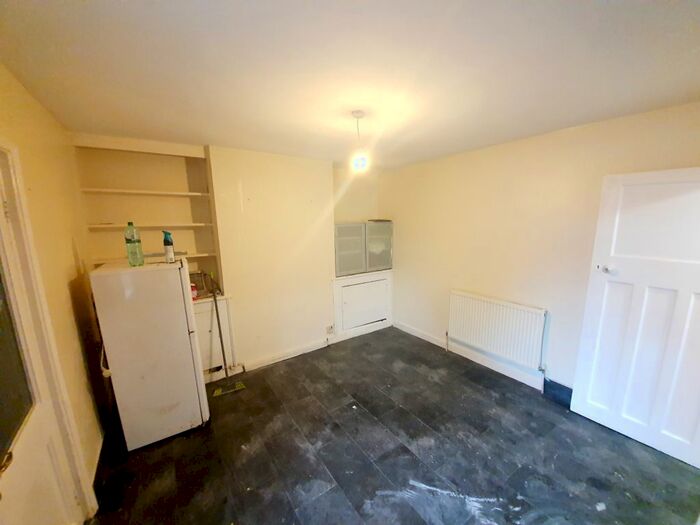 2 Bedroom Maisonette To Rent In Wellington Road, Hounslow TW4