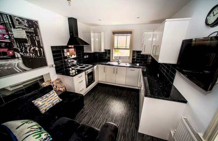 2 Bedroom Apartment To Rent In **&#pppw Excluding Bills** Addison Street, Arboretum, NG1