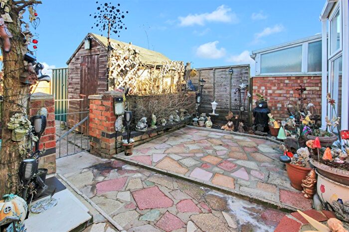 3 Bedroom Terraced House For Sale In Whitefriars, Rushden, NN10