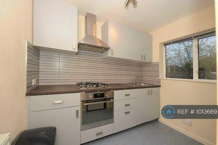 Studio To Rent In Hill Lane, Ruislip, HA4