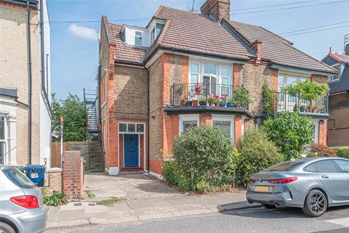 1 Bedroom Apartment For Sale In Lincoln Road, London, N2