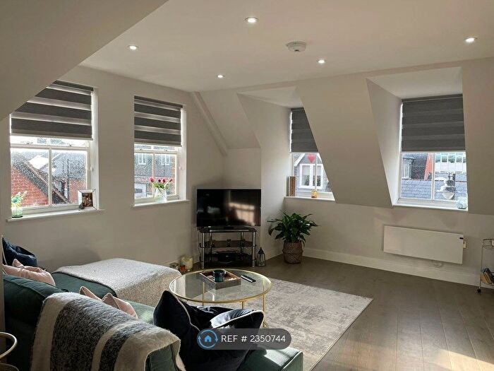 1 Bedroom Flat To Rent In Moulsham Street, Chelmsford, CM2