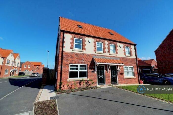 3 Bedroom Semi-Detached House To Rent In Camrose Court, Scunthorpe, DN17