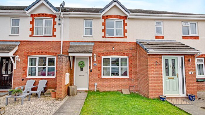 3 Bedroom Terraced House For Sale In Greenfield Crescent, Wakefield, WF4