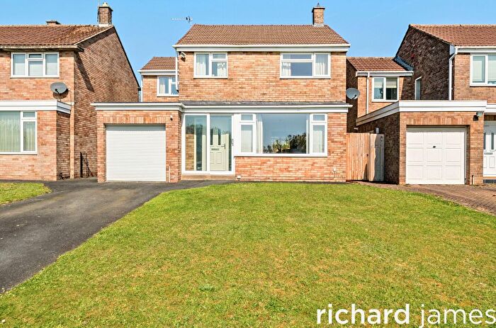 4 Bedroom Detached House For Sale In Wyvern Close, Old Town, Swindon, SN1