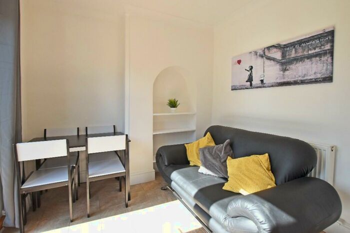 4 Bedroom House Of Multiple Occupation To Rent In Fletcher Road, Beeston, NG9