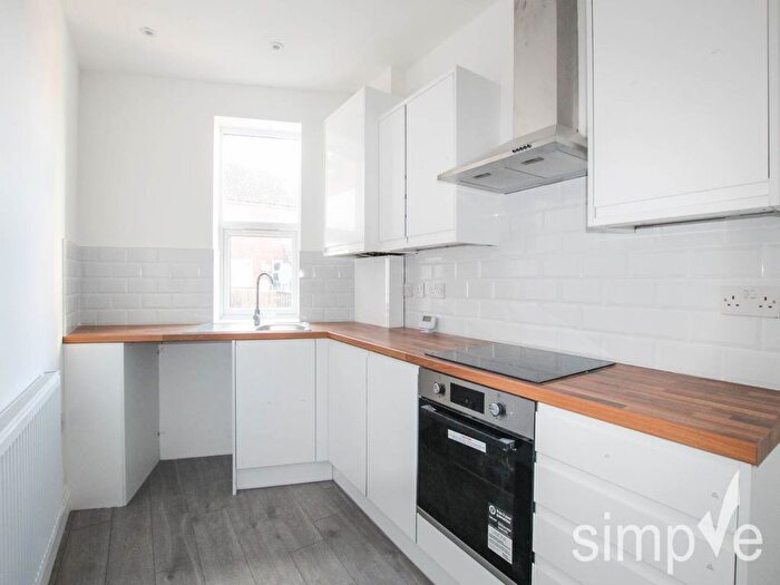 3 Bedroom Flat To Rent In Coldharbour Lane, Hayes, Middlesex, UB3