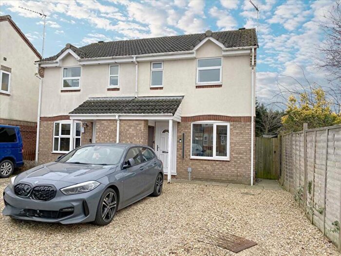 3 Bedroom Semi Detached House For Sale In Linnet Way, Sleaford, NG34