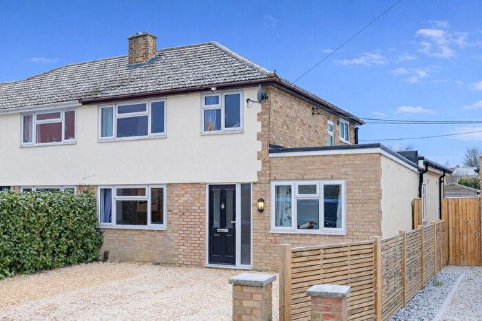 3 Bedroom Semi Detached House For Sale In Spencer Avenue, Yarnton, OX5