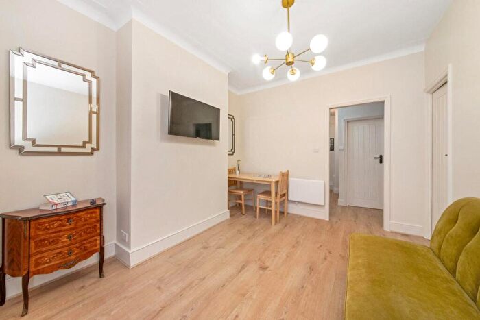1 Bedroom Flat For Sale In Whitbread Road, Brockley, London, SE4
