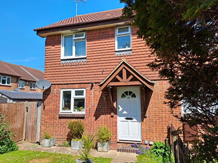 3 Bedroom Semi-Detached House For Sale In Dawtrey Close, Rustington, Littlehampton, BN16