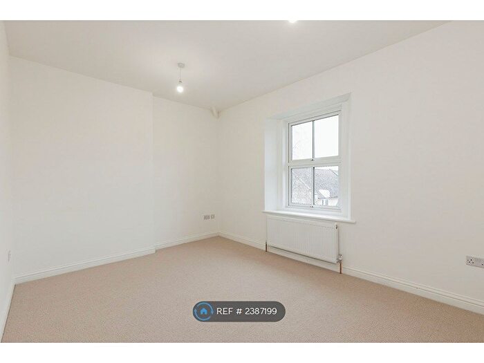1 Bedroom Flat To Rent In The Avenue, Cirencester, GL7