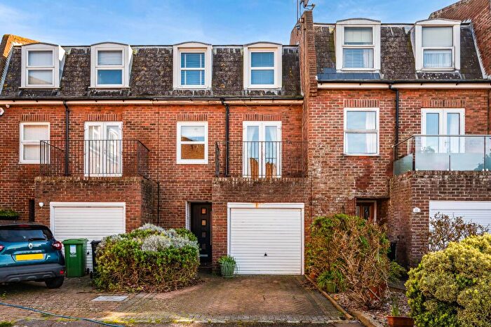 4 Bedroom Town House For Sale In Marine Court, Southsea, PO4
