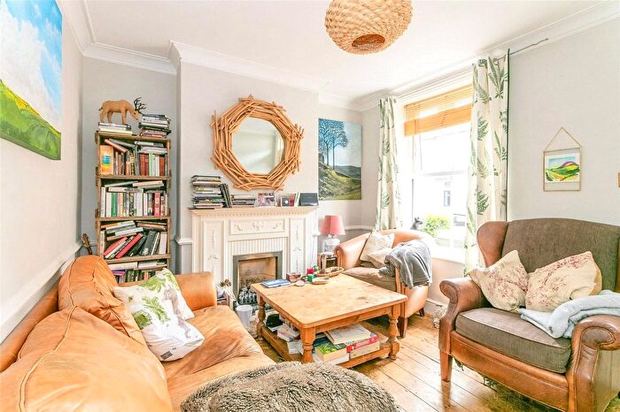 2 Bedroom End Of Terrace House For Sale In Cross Street, Maidstone, Kent, ME14