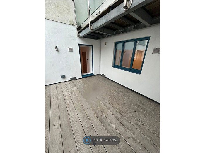 2 Bedroom Flat To Rent In Victoria Parade, Torquay, TQ1