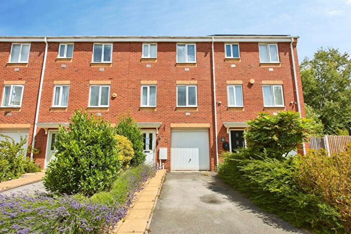4 Bedroom Town House For Sale In Balata Way, Burton-On-Trent, DE13