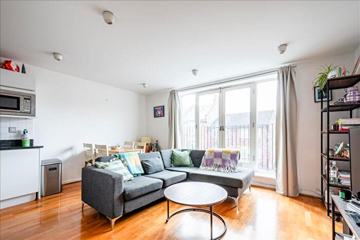 1 Bedroom Apartment For Sale In Mount Pleasant Crescent, Crouch Hill, N4