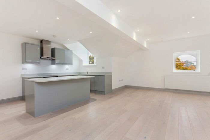 2 Bedroom Flat To Rent In Lypiatt Drive, Cheltenham, GL50