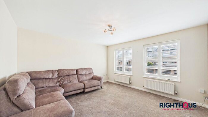 3 Bedroom Flat To Rent In Jacana Way, Bradford, BD6