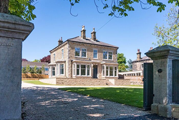5 Bedroom Detached House To Rent In Scotland Lane, Horsforth, Leeds, West Yorkshire, LS18