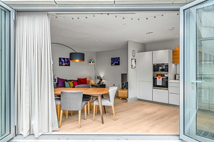 2 Bedroom Apartment For Sale In Worship Street, London, EC2A