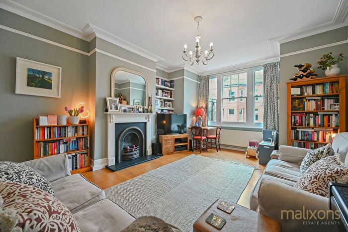 2 Bedroom Flat For Sale In Marius Road, London, SW17