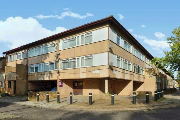 2 Bedroom Flat To Rent In Penryn Avenue, Fishermead, MK6