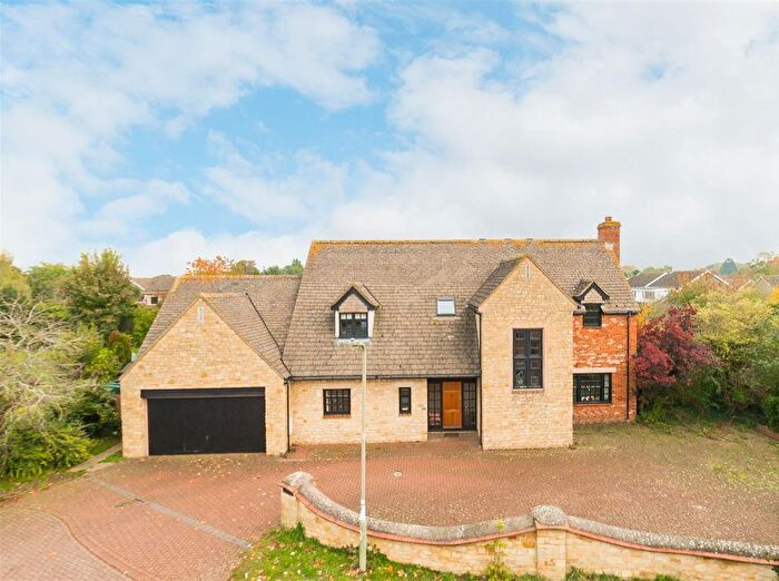 5 Bedroom Detached House For Sale In The Woodlands, Chesterton, Oxfordshire, OX26