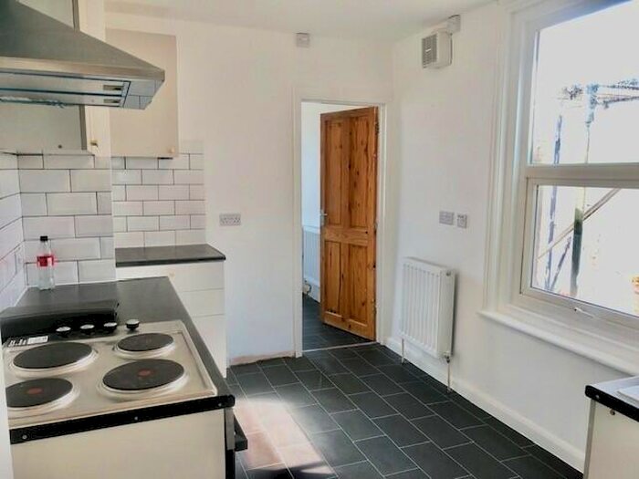 1 Bedroom Apartment To Rent In Balmoral Road, Gillingham, ME7