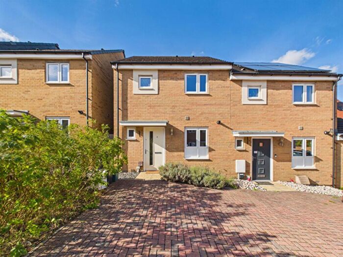 3 Bedroom Semi Detached House To Rent In Primrose Road, Lyde Green, BS16
