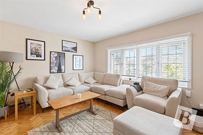3 Bedroom Maisonette For Sale In Balgores Square, Gidea Park, RM2