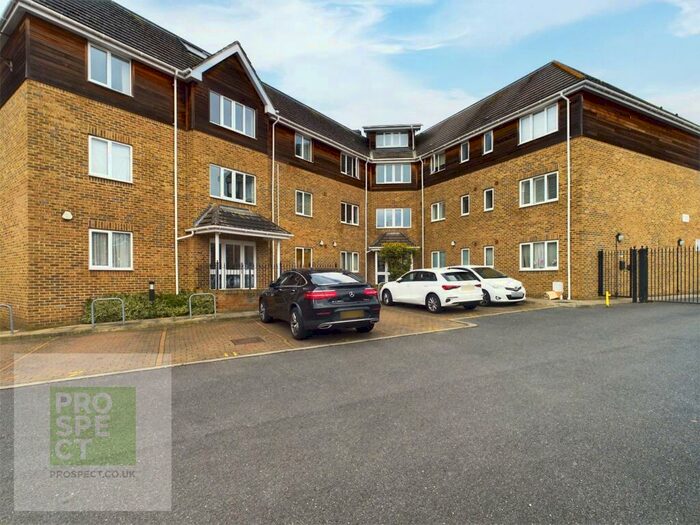 2 Bedroom Apartment To Rent In Osborne Street, Slough, Berkshire, SL1