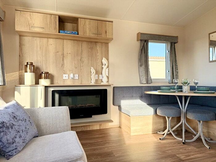 2 Bedroom Mobile/park Home For Sale In St. Johns Road, Whitstable, CT5