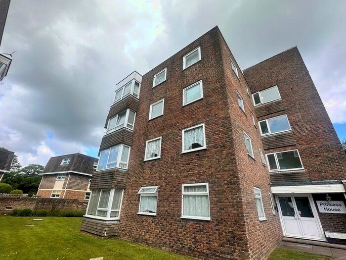 2 Bedroom Flat To Rent In Lyon Street, Bognor Regis, PO21