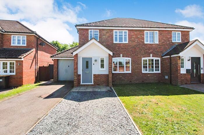 3 Bedroom Semi-Detached House For Sale In School Lane, Stewartby, MK43